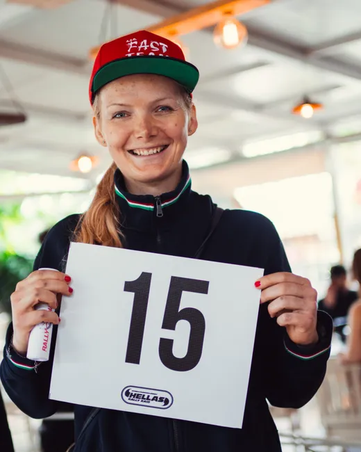 Jasmin Riccius am Start einer Rallye